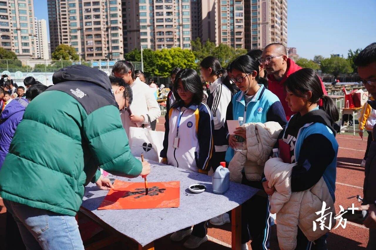 筆墨迎新春！清新區中小學生春聯書法大賽舉辦