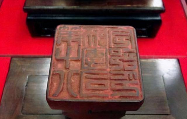 原創94歲失明老人，因收藏日軍大印暴露身份，為何軍區開6輛坦克相迎