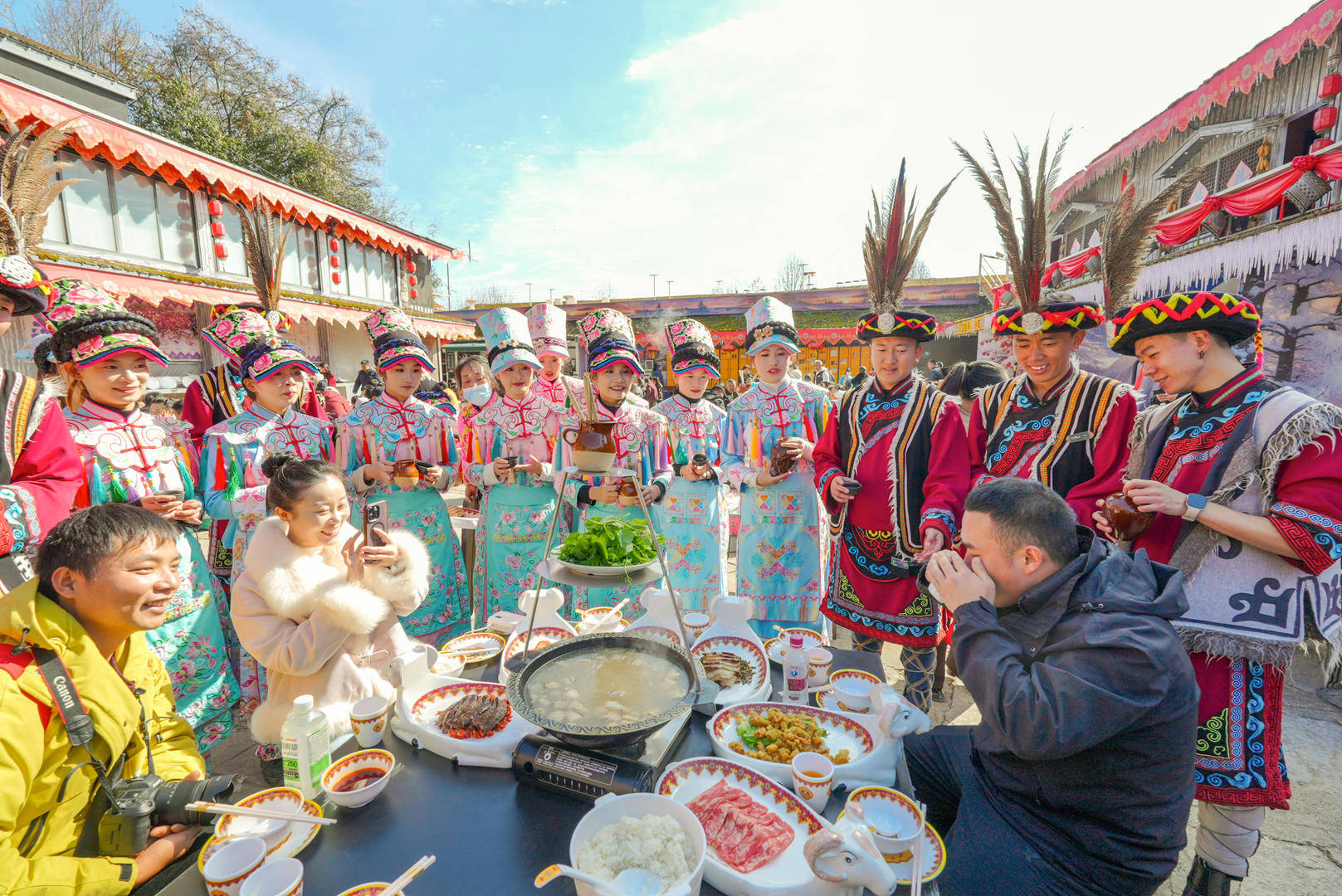 四川九皇山推出“萬人刨湯宴”，面向公眾免費發放10000份羌族刨湯宴美食券和門票