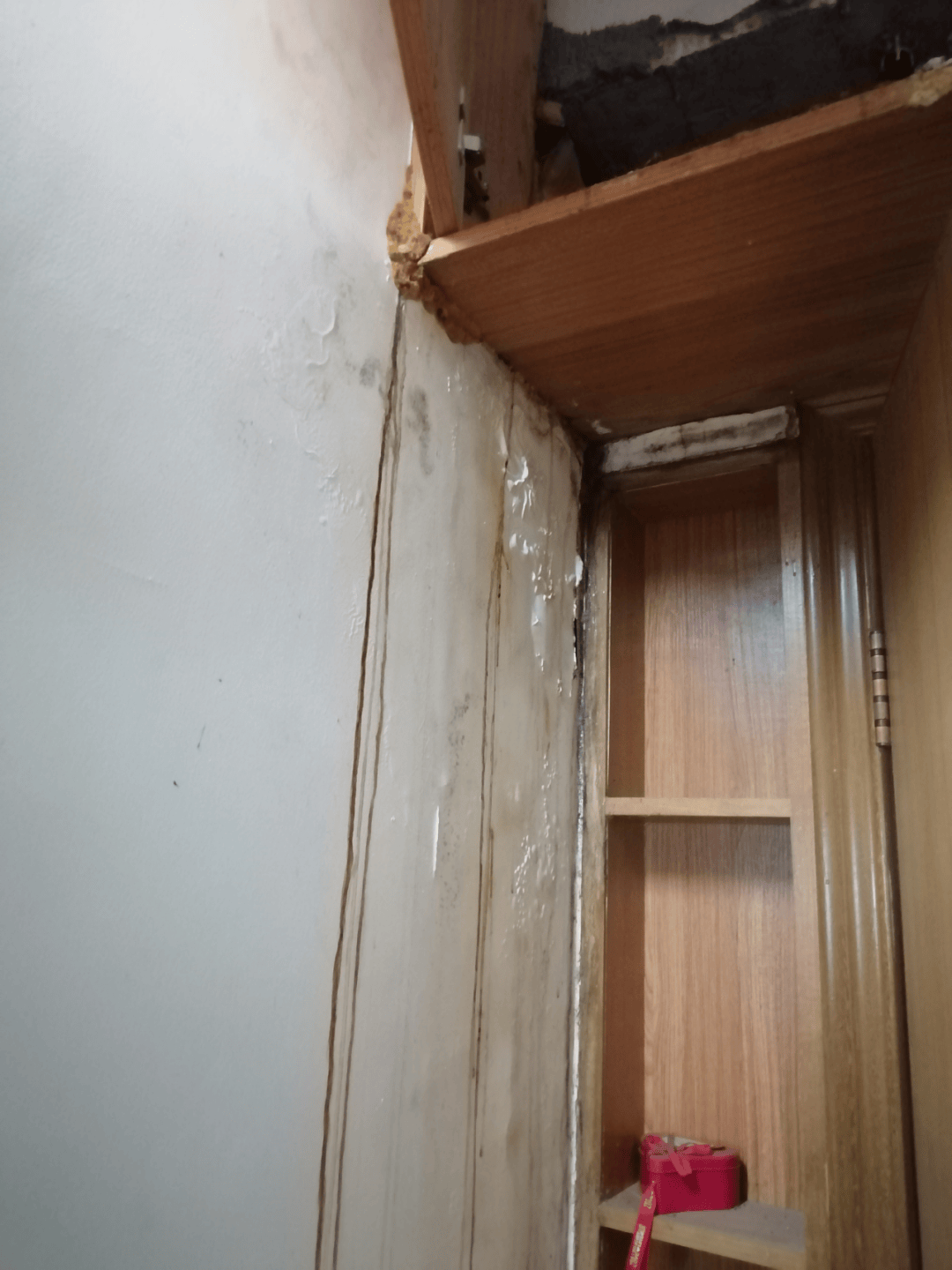 鄰里漏水爭執不休！深圳法官出招：讓他倆組隊裝修