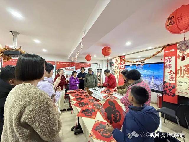 書法家攜馬年福字，赴一場鄰里新春之約