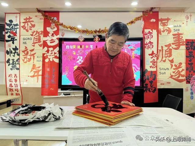 書法家攜馬年福字，赴一場鄰里新春之約