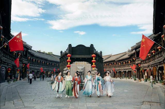 過年就來臺兒莊，全國在校大學生、18歲以下未成年人，門票免費！