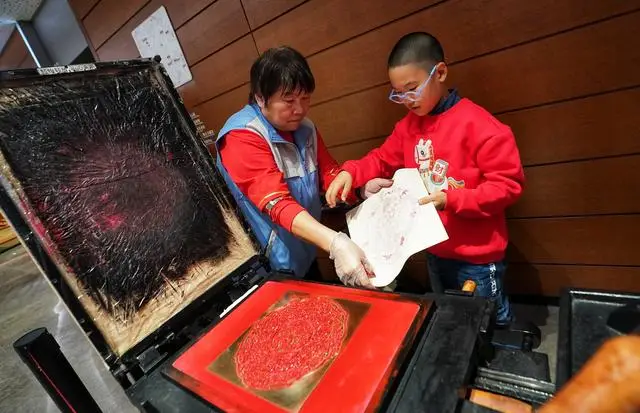 去圖書館、書店、廟會、市集“閱啟新春”，北京年味書香濃