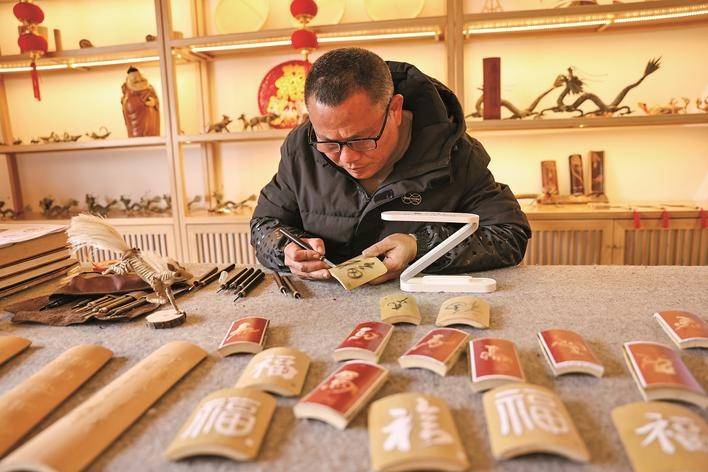 以刀為筆 雕刻新春祝福